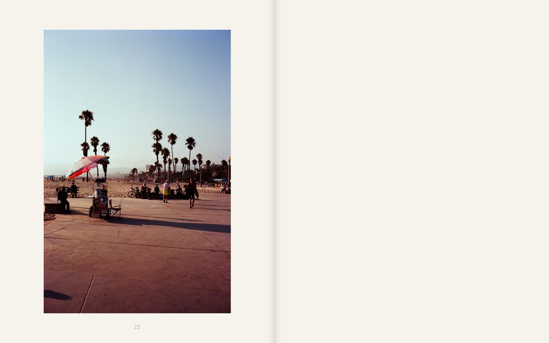 34° N, pages 22–23 du livre